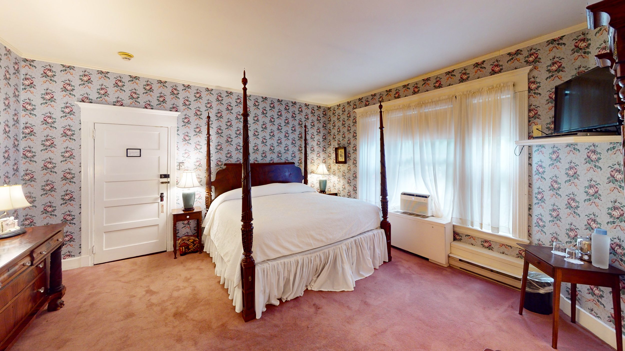 Main Inn Rooms & Suites | Red Lion Inn