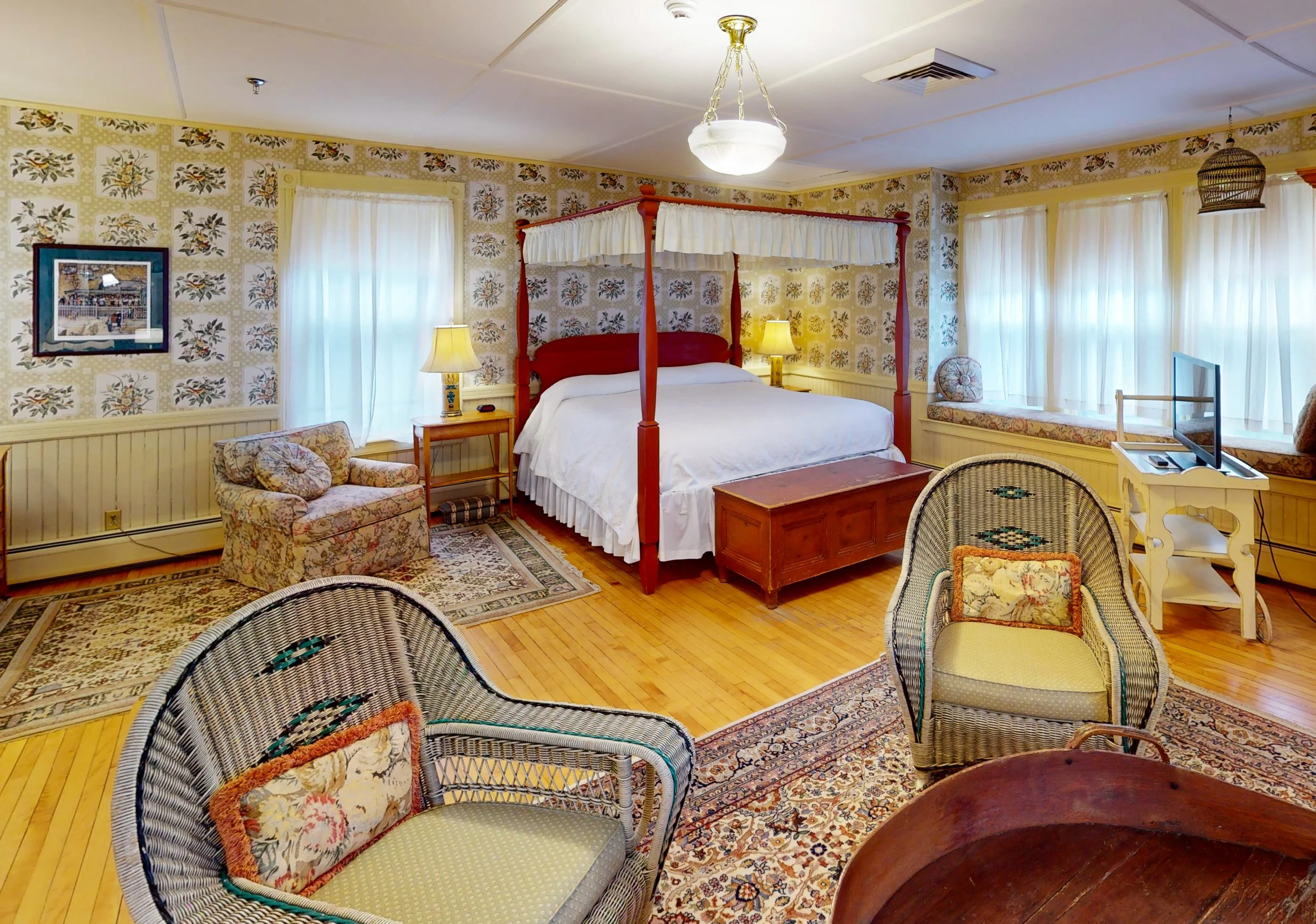 ATY5cvEYmpC-Bedroom.jpg