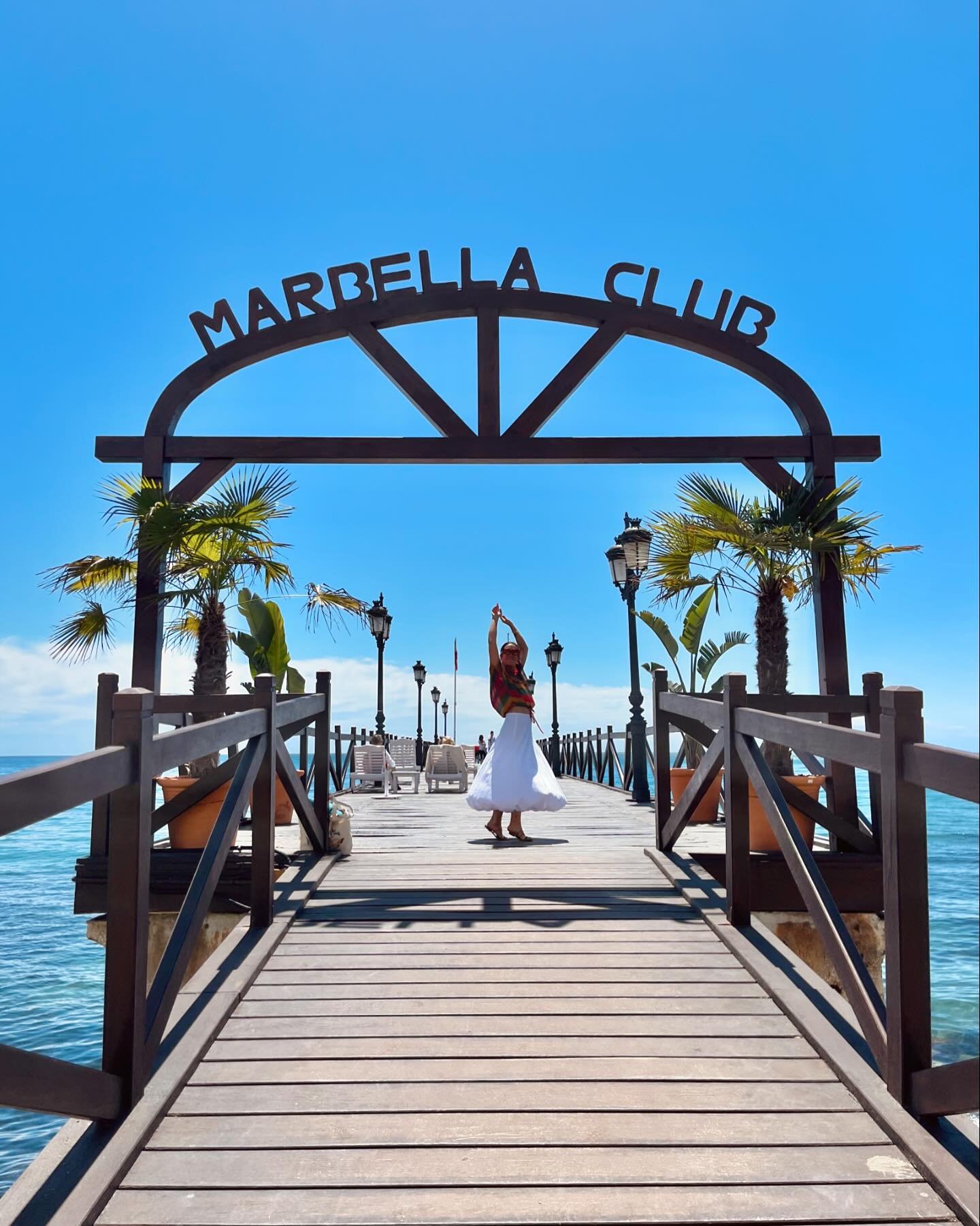I have loved every corner and would never get enough!! @marbellaclubh #mch70 🦞🌞🌊

1. The vibe all weekend 
2. Marbella Club by @n_foulkes 
3. A hidden paradise @mch_wellness 
4. Best welcome to by Mimi (🐈)
5. Where do plates end and food begins? 