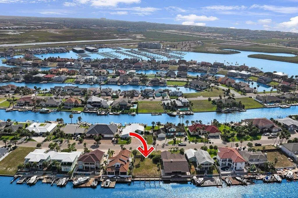 393 Mustang Blvd1.jpeg