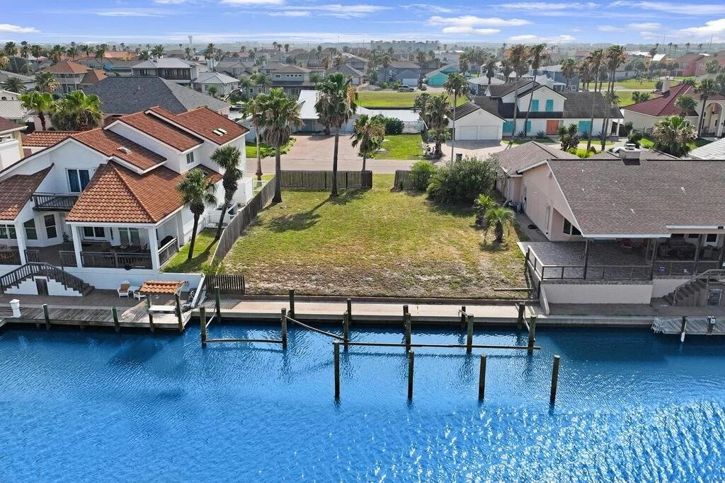 393 Mustang Blvd5.jpeg