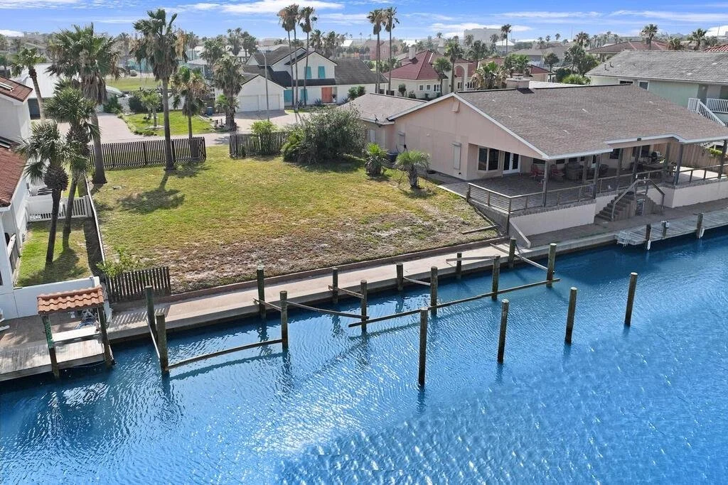 393 Mustang Blvd6.jpeg