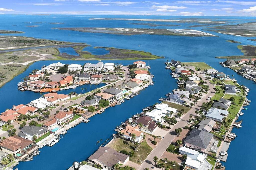 393 Mustang Blvd10.jpeg