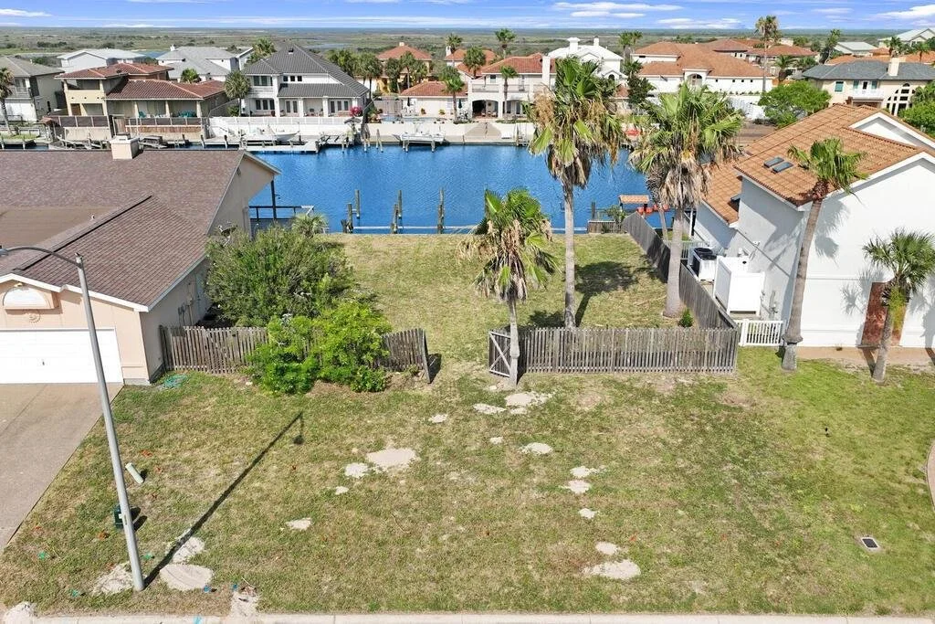 393 Mustang Blvd11.jpeg