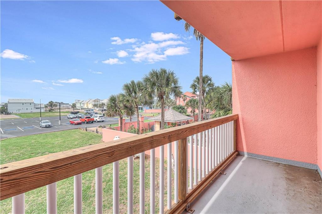 210 Casa Condos 18.jpeg