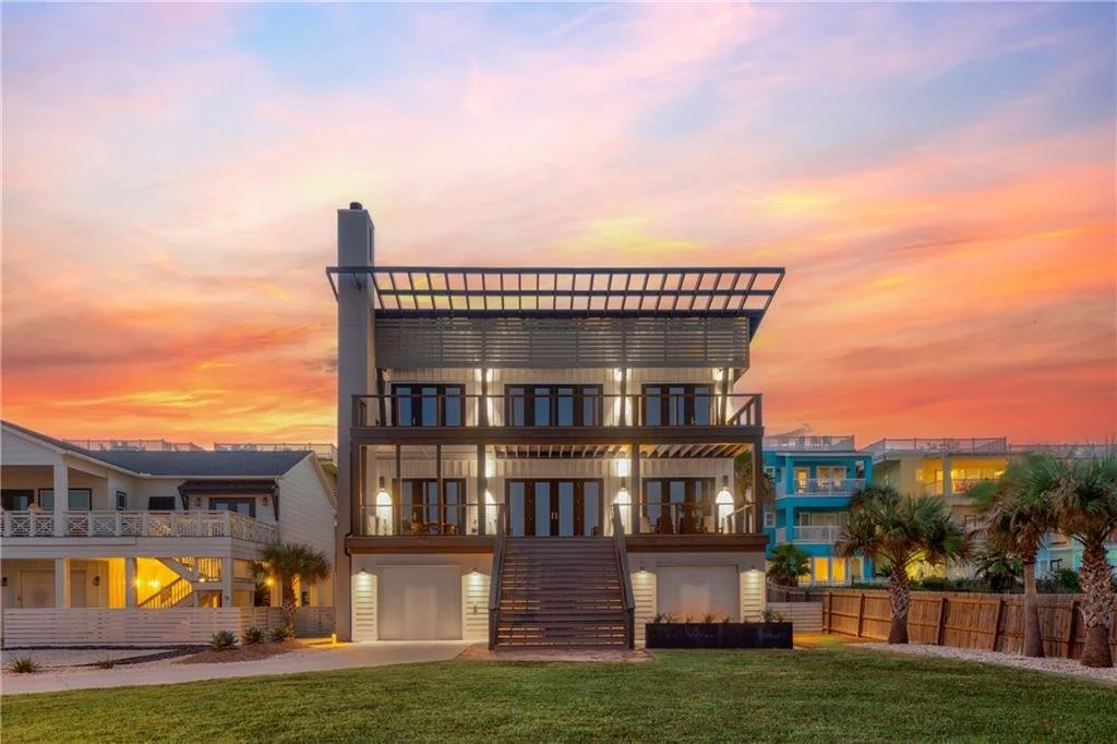 887 Oceanside Dr 1.jpg