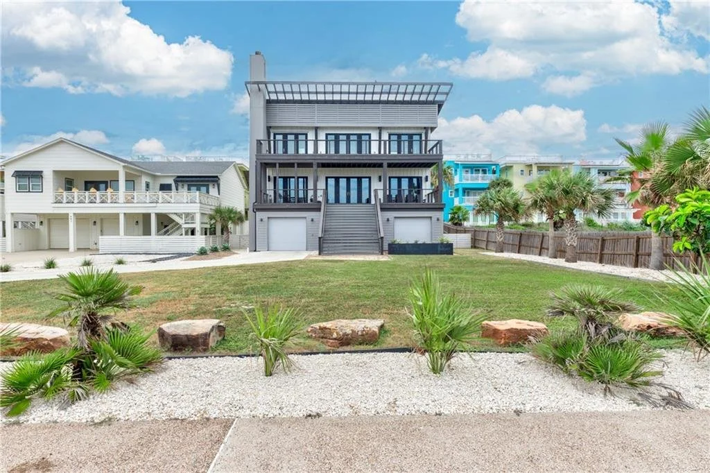 887 Oceanside Dr 2.jpg