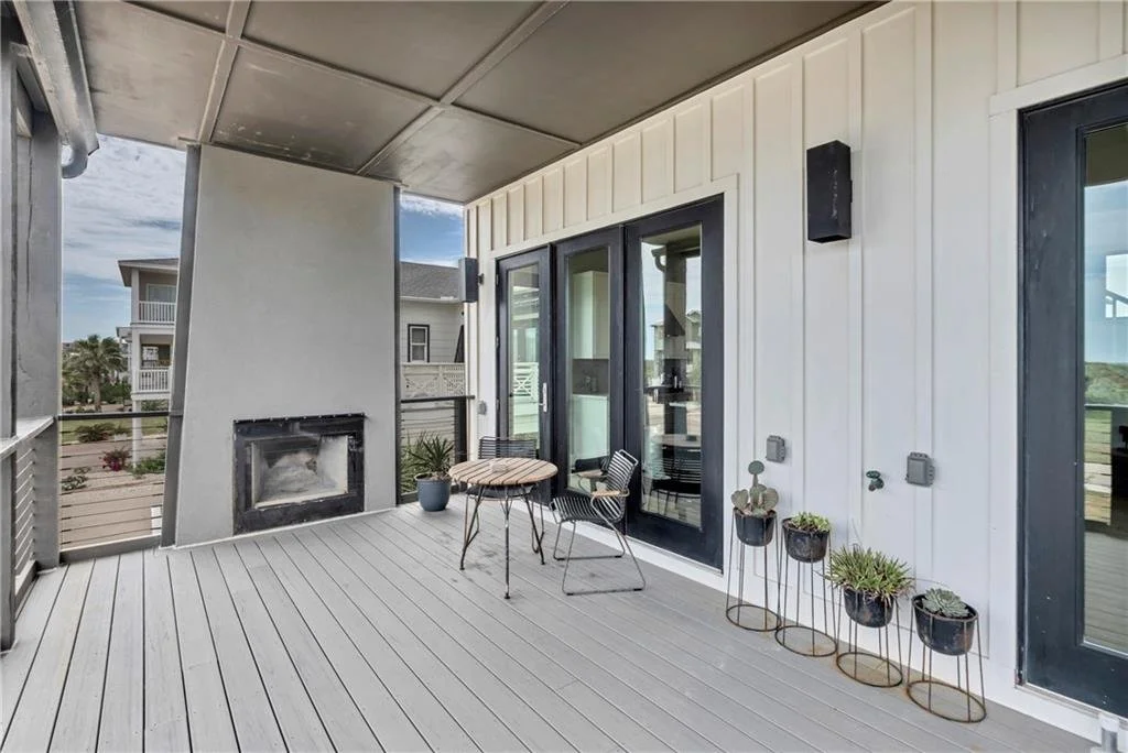 887 Oceanside Dr 5.jpg