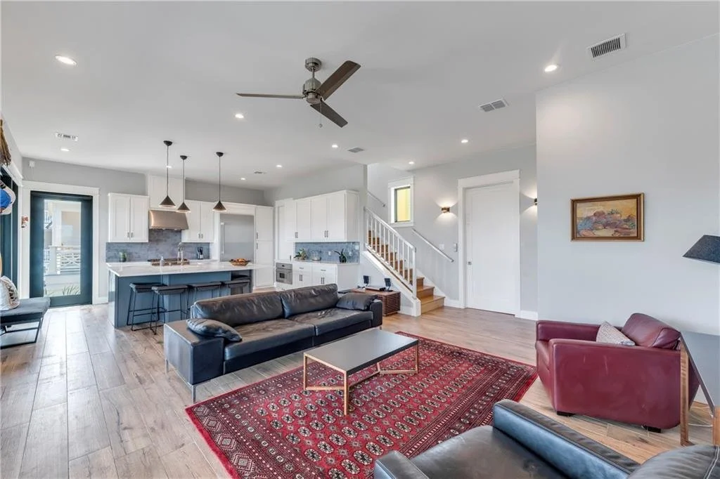 887 Oceanside Dr 8.jpg