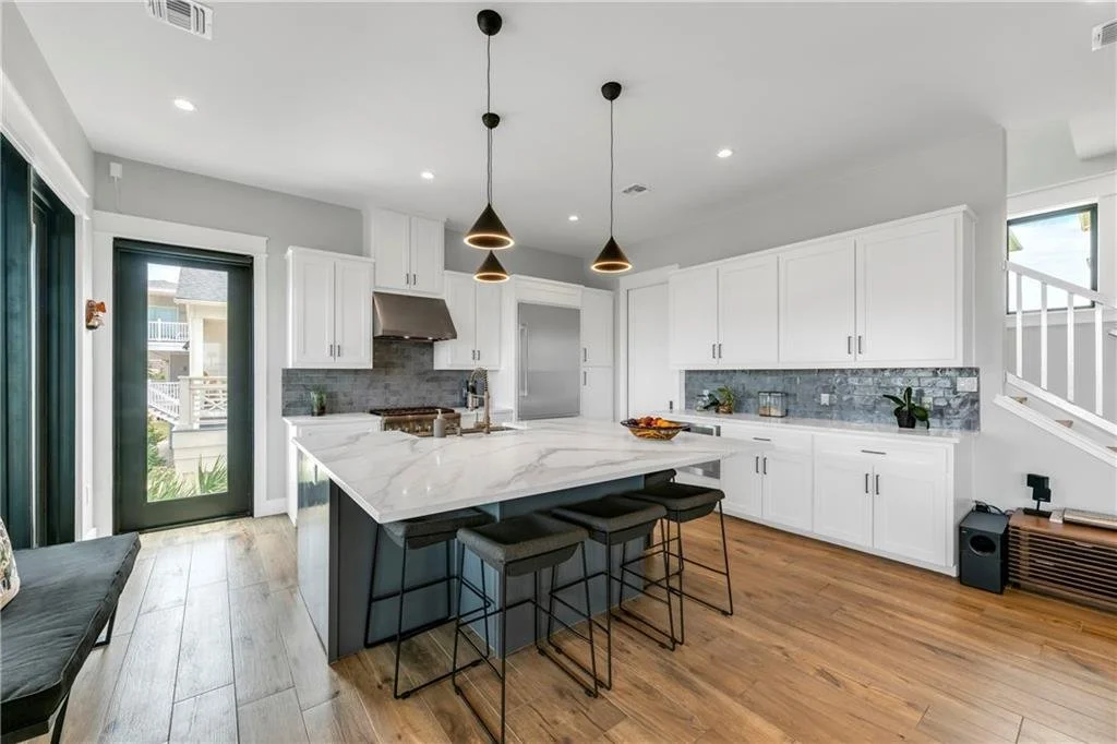 887 Oceanside Dr 12.jpg
