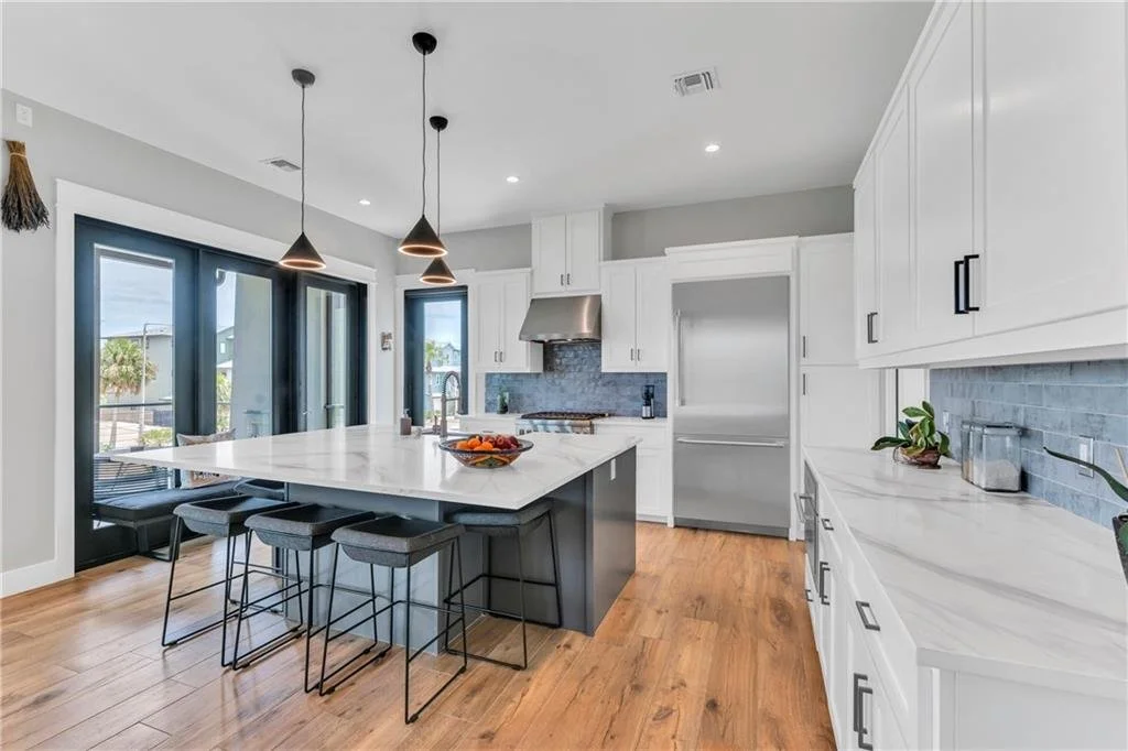 887 Oceanside Dr 13.jpg
