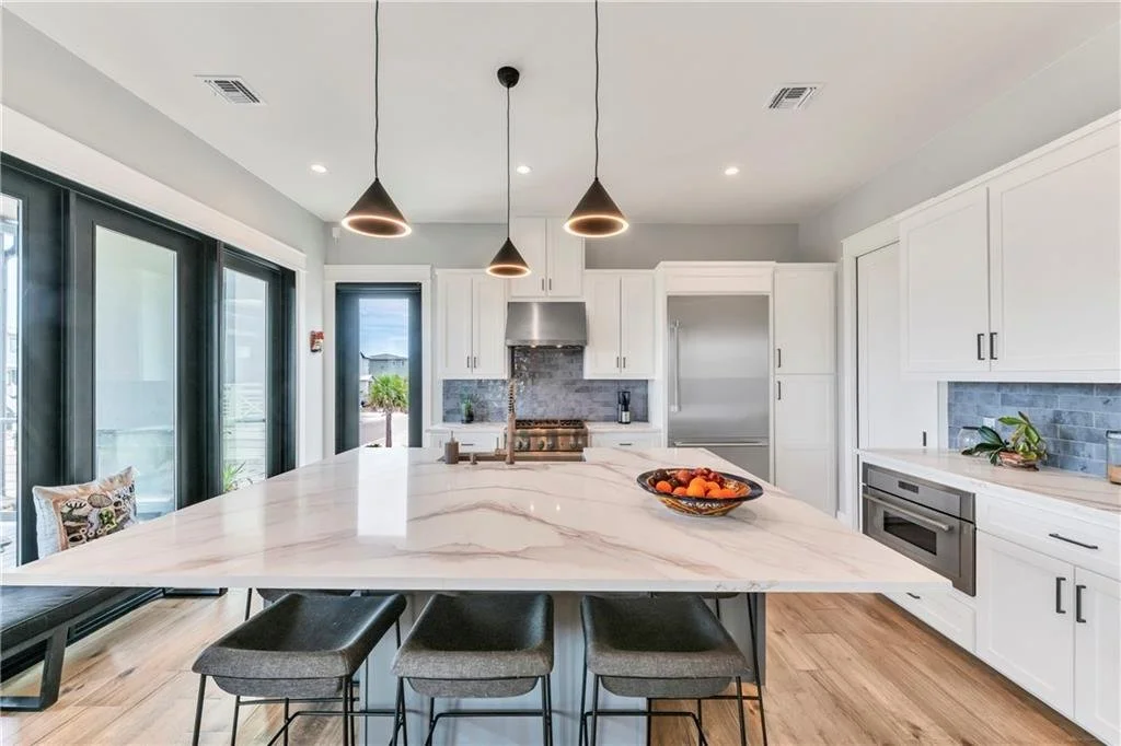 887 Oceanside Dr 14.jpg