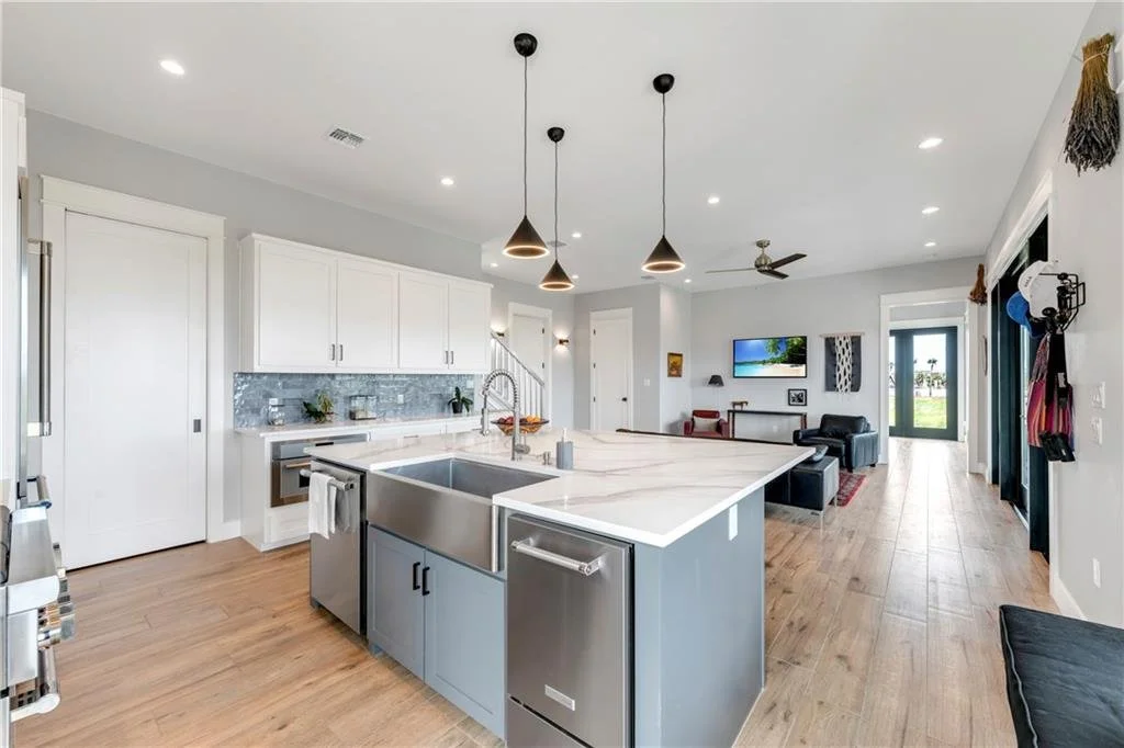 887 Oceanside Dr 16.jpg