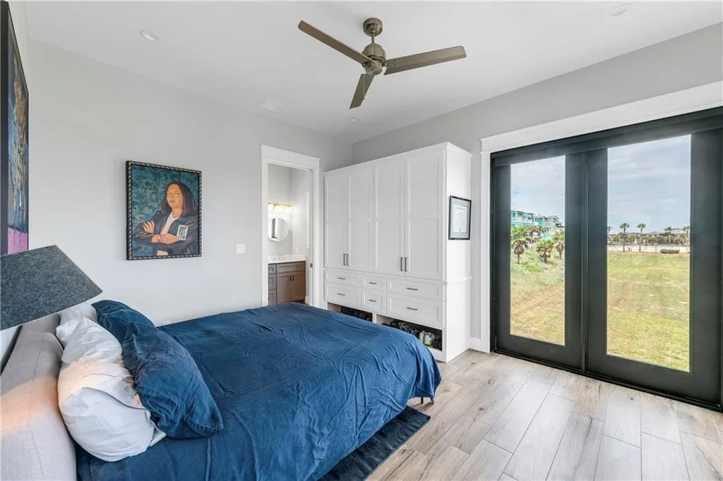 887 Oceanside Dr 18.jpg