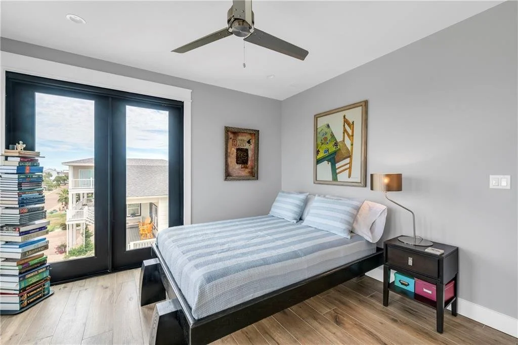 887 Oceanside Dr 25.jpg