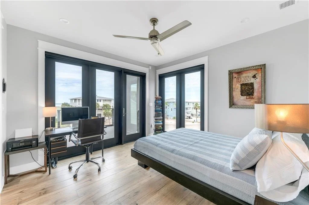 887 Oceanside Dr 26.jpg