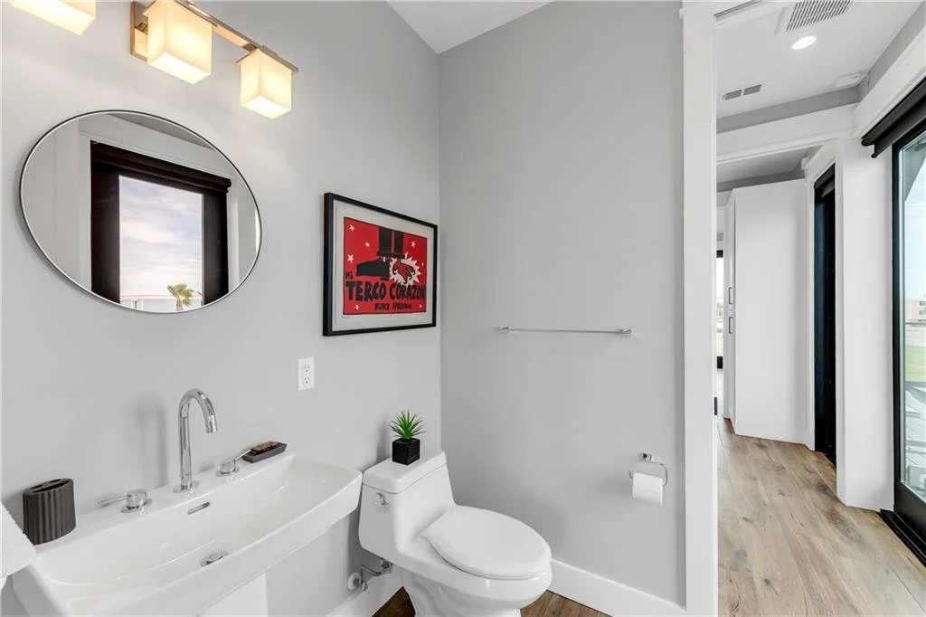 887 Oceanside Dr 27.jpg