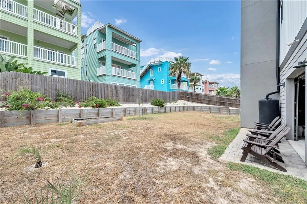 887 Oceanside Dr 36.jpg