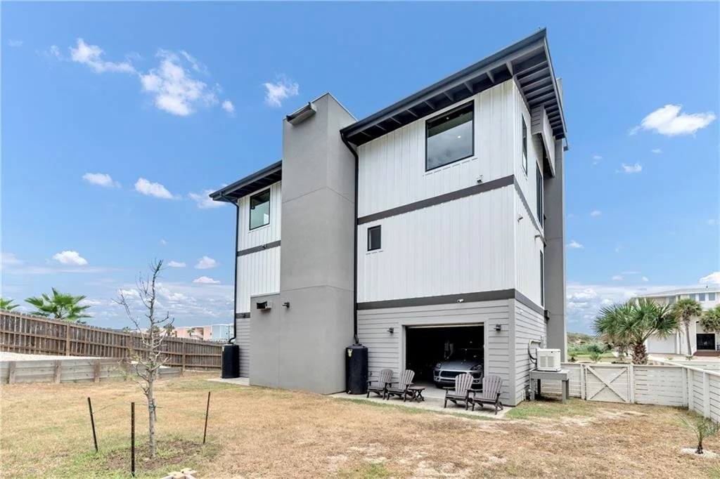 887 Oceanside Dr 37.jpg