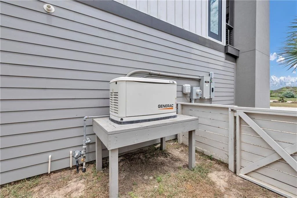 887 Oceanside Dr 38.jpg