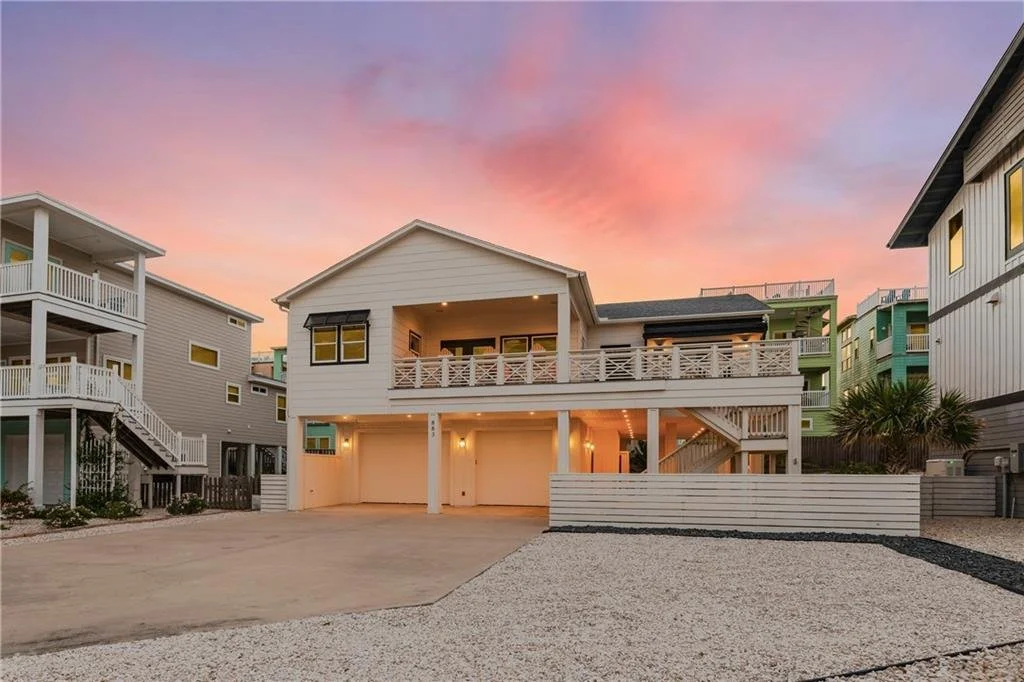 833 Oceanside Dr 1.jpg