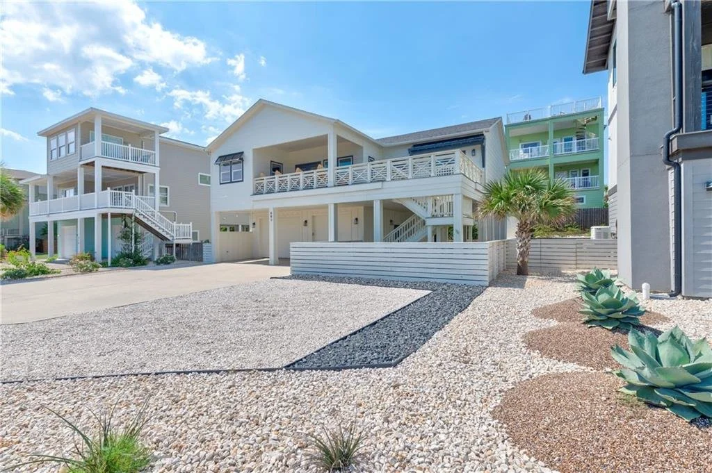 833 Oceanside Dr 2.jpg