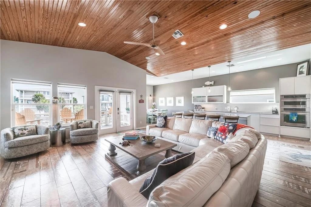 833 Oceanside Dr 8.jpg