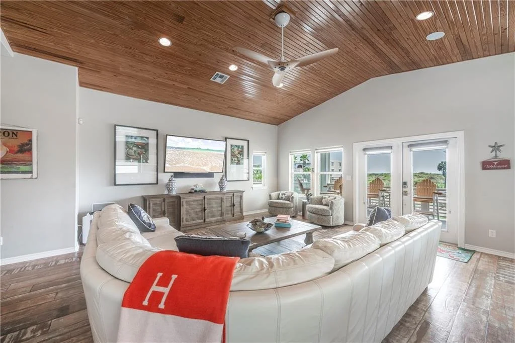 833 Oceanside Dr 9.jpg