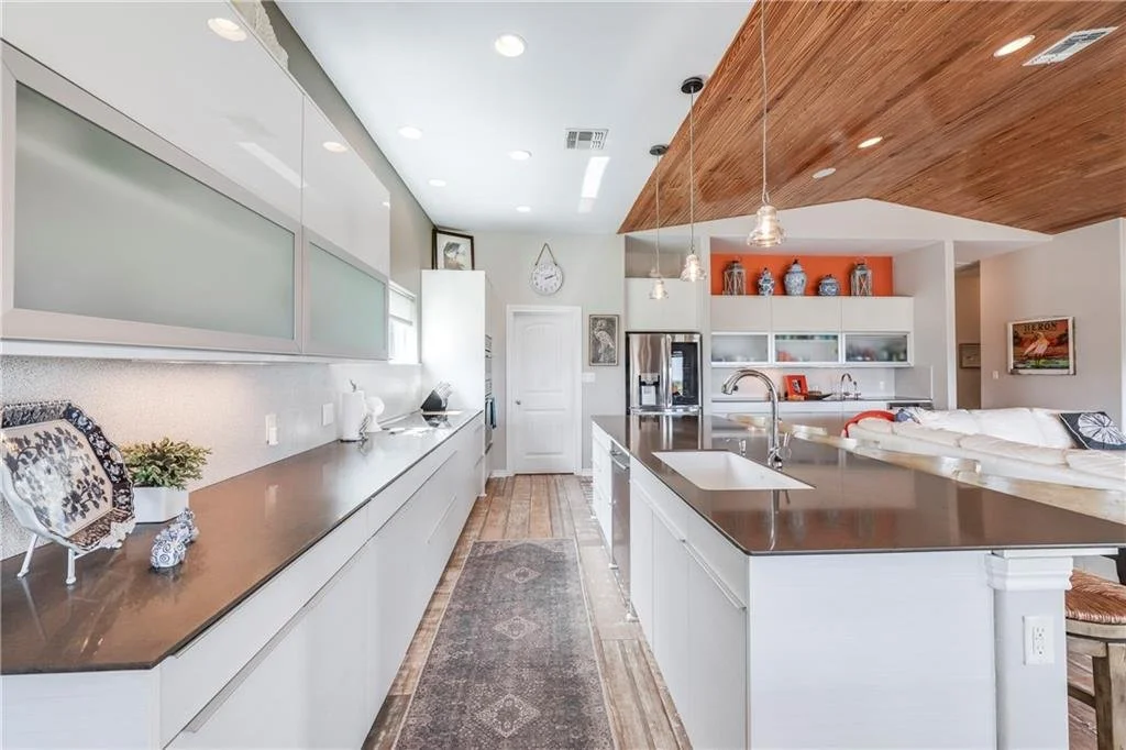 833 Oceanside Dr 12.jpg