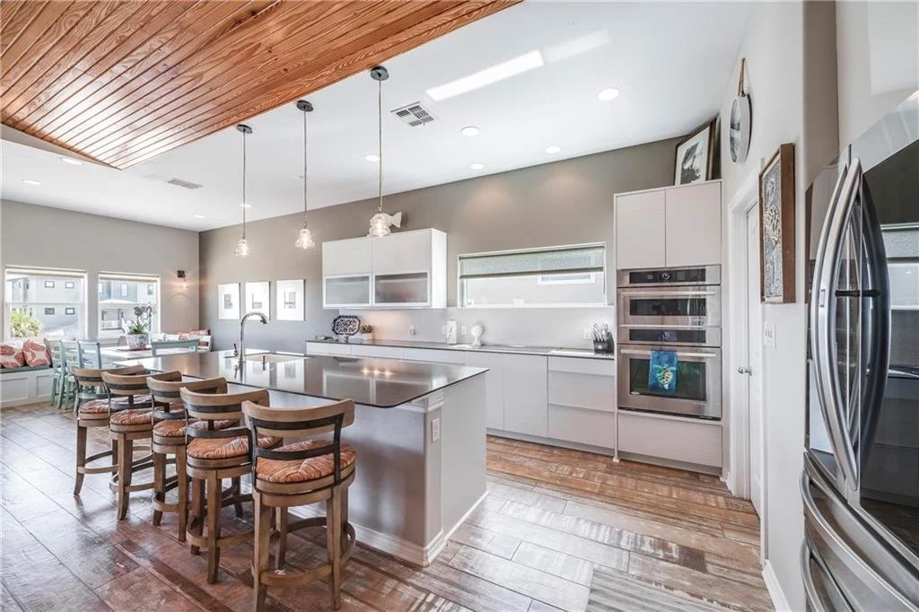 833 Oceanside Dr 13.jpg
