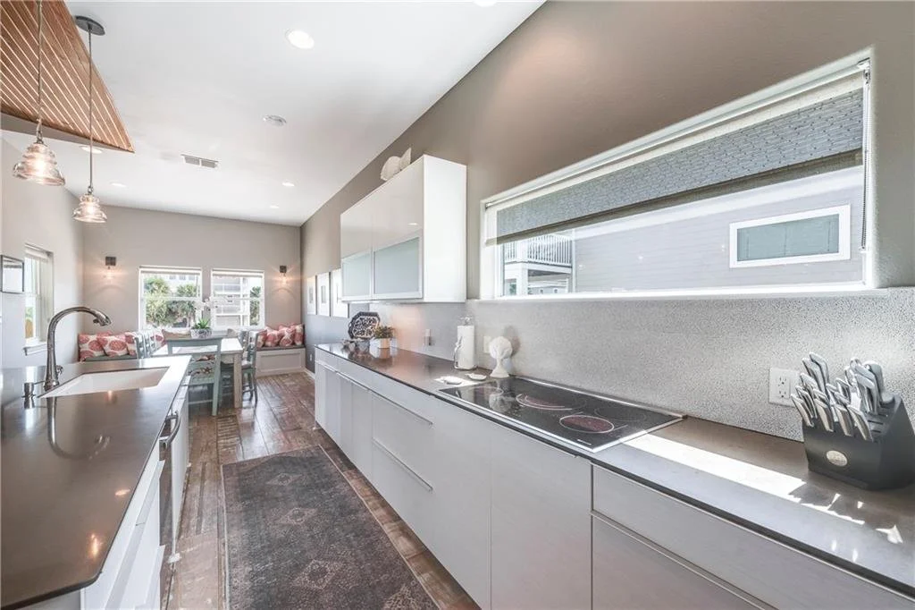 833 Oceanside Dr 14.jpg