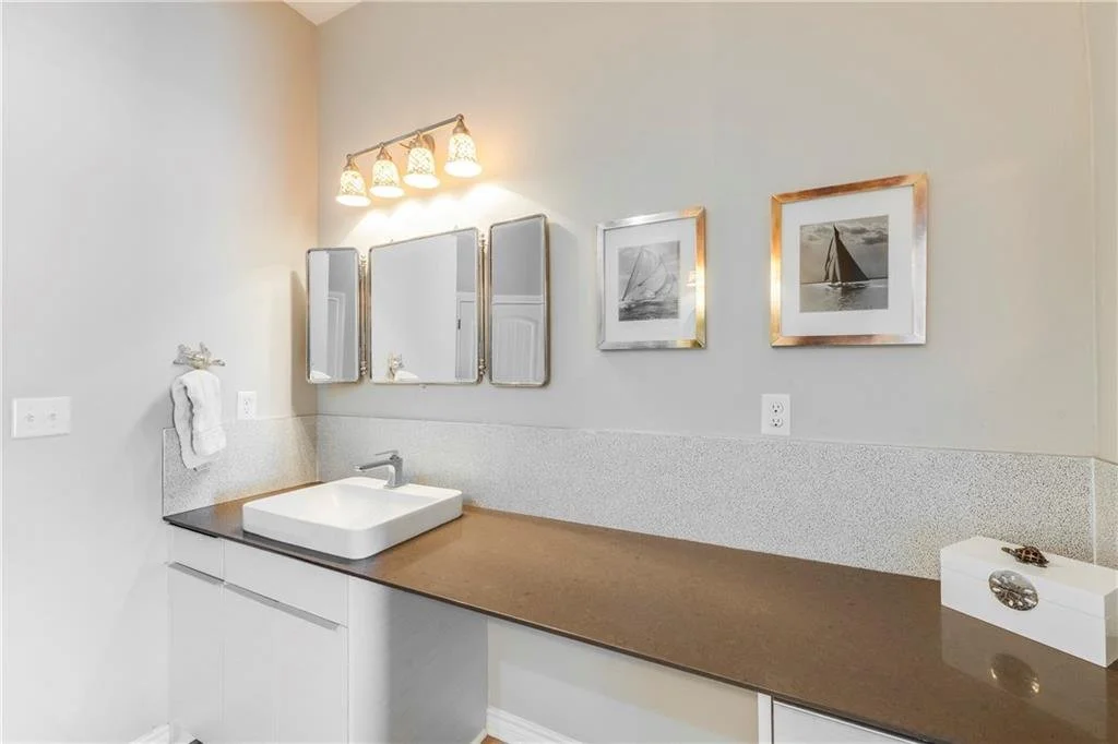 833 Oceanside Dr 21.jpg