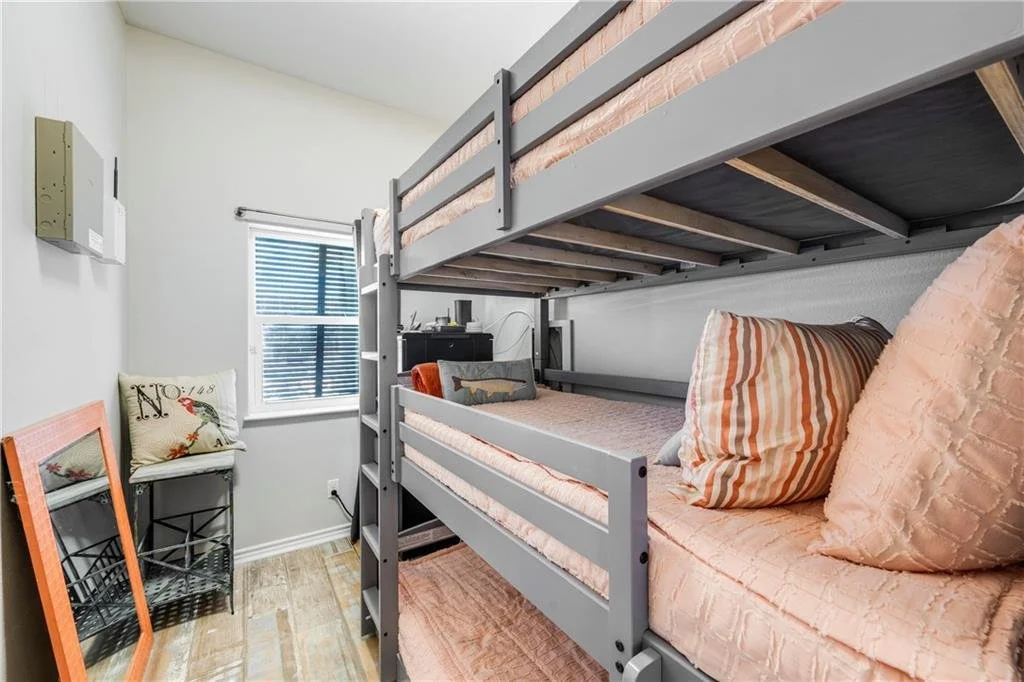 833 Oceanside Dr 24.jpg