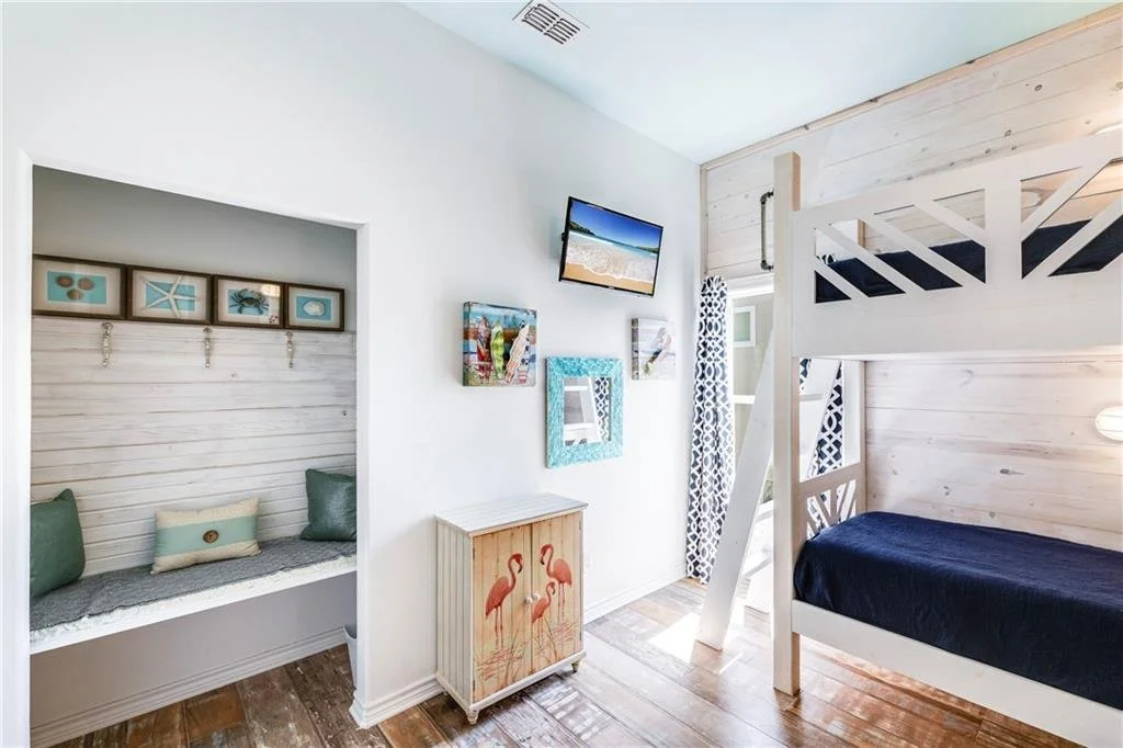 833 Oceanside Dr 27.jpg