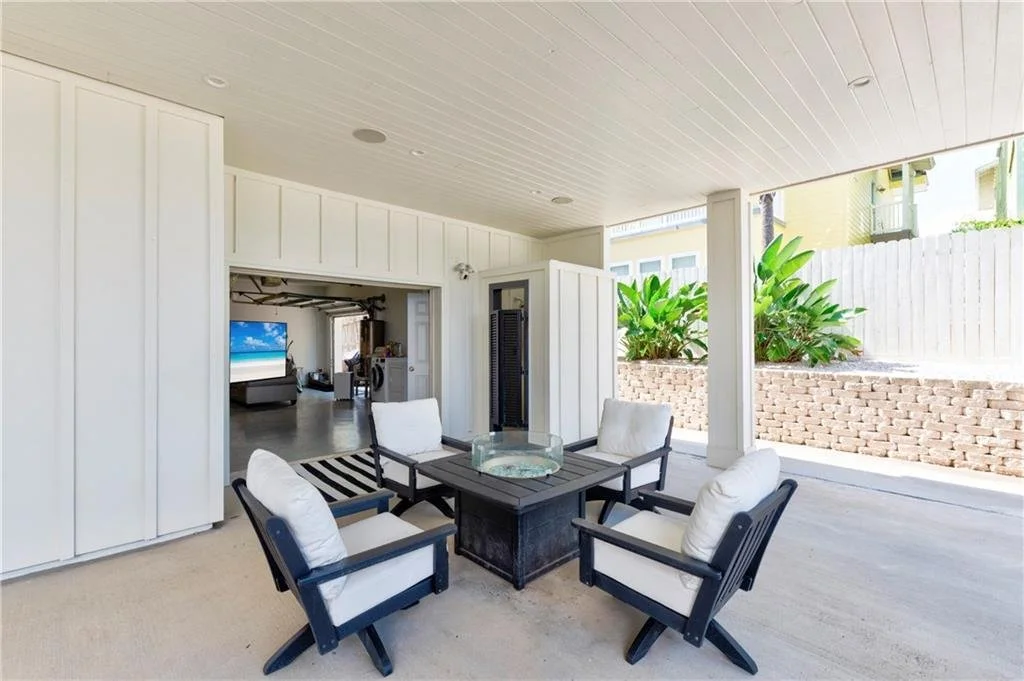 833 Oceanside Dr 30.jpg