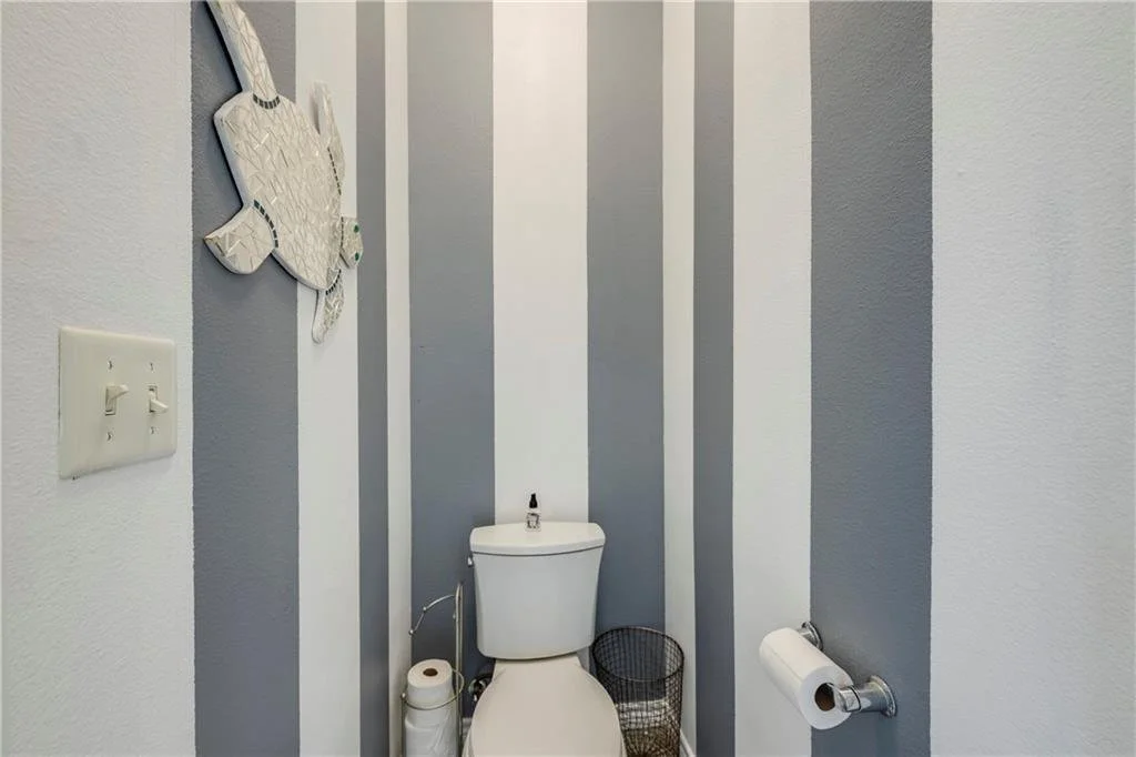833 Oceanside Dr 36.jpg
