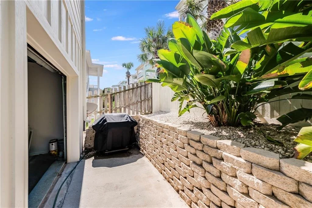 833 Oceanside Dr 38.jpg