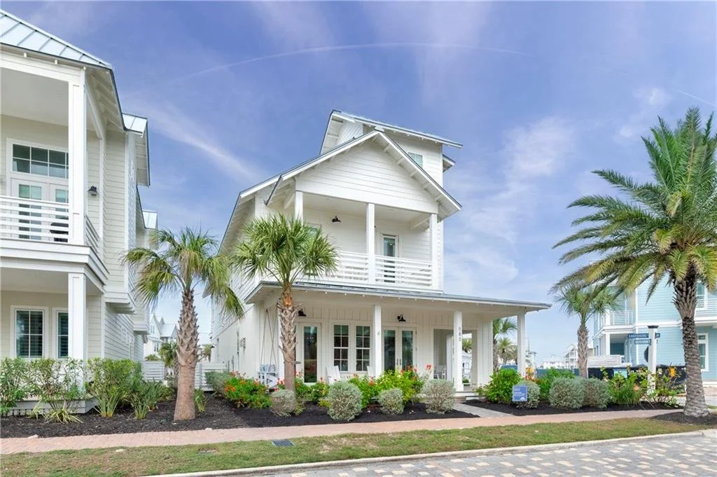 580 South Shore Dr 2.jpg