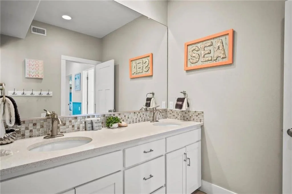 61 Village Walk 16.jpg