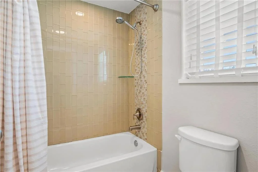 61 Village Walk 17.jpg