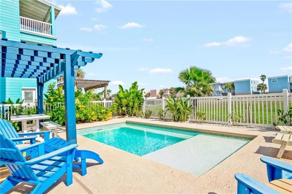 61 Village Walk 23.jpg