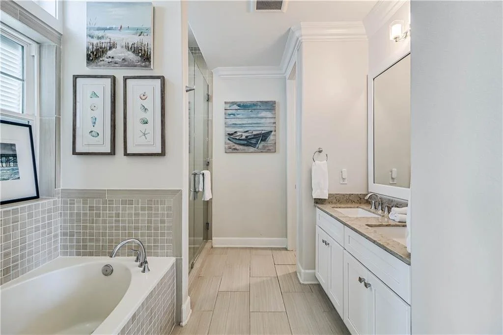 201 SeaGate Condos 16.jpg