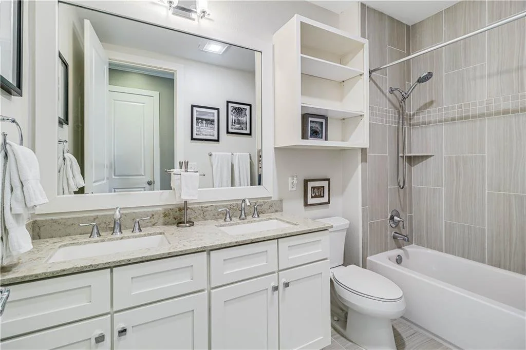 201 SeaGate Condos 20.jpg