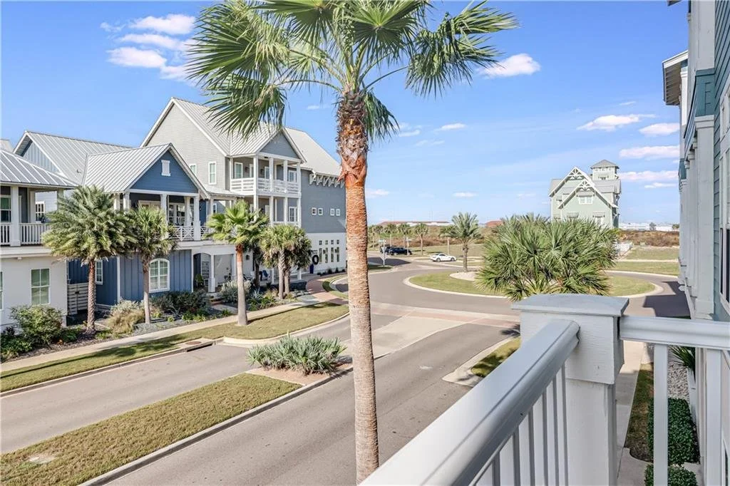 201 SeaGate Condos 21.jpg