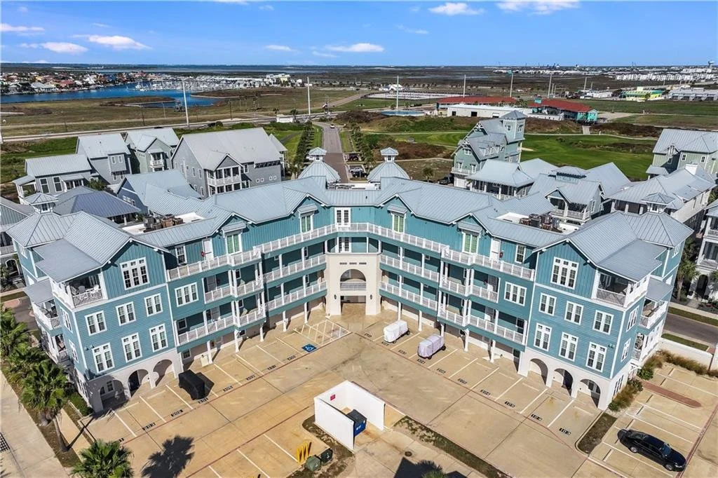 201 SeaGate Condos 26.jpg