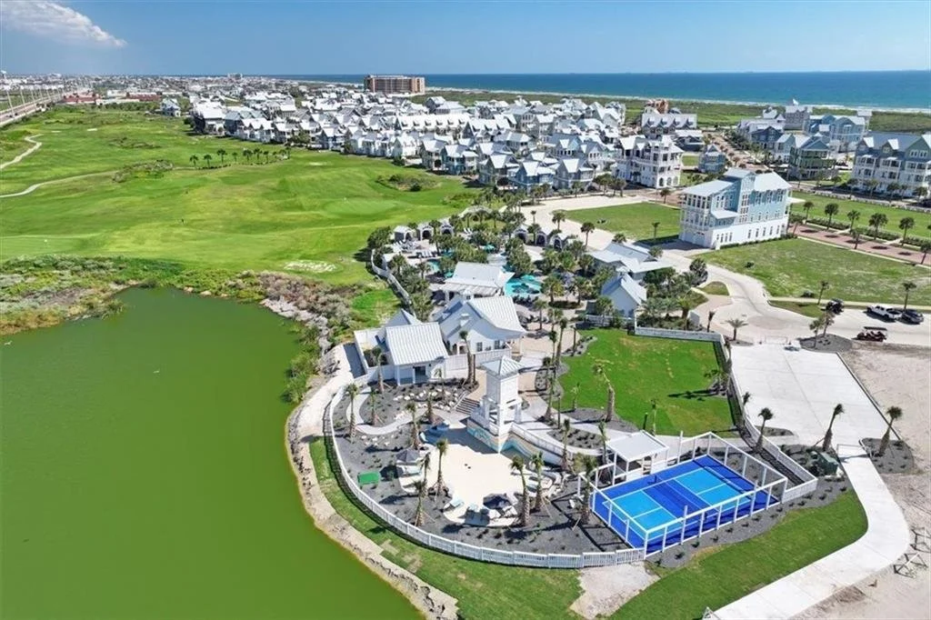 201 SeaGate Condos 40.jpg