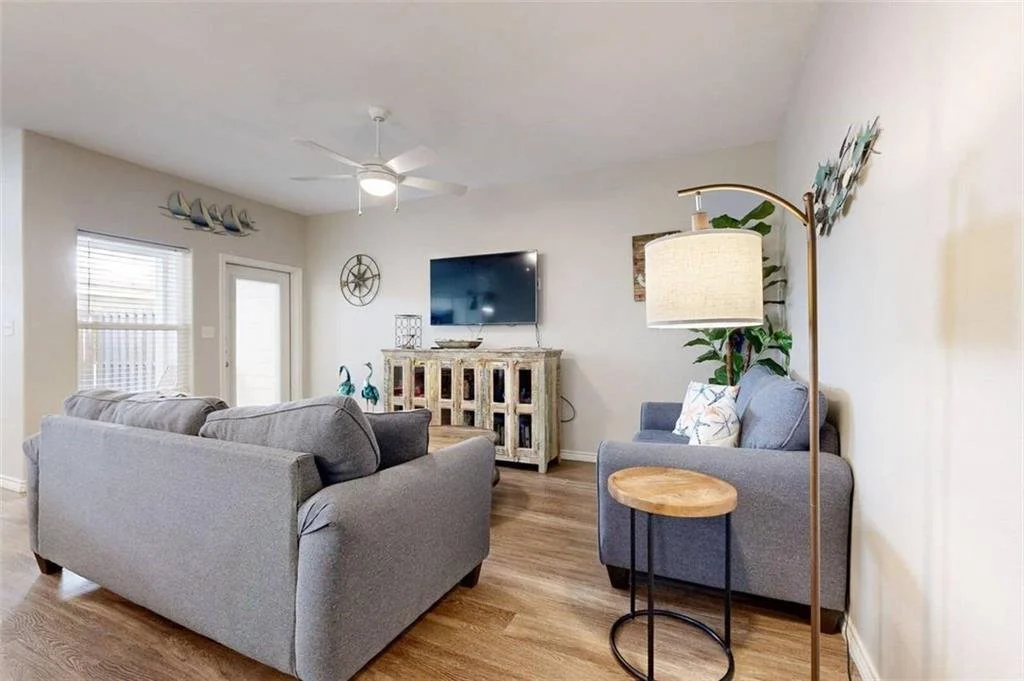 302 Beachside Townhomes 4.jpg