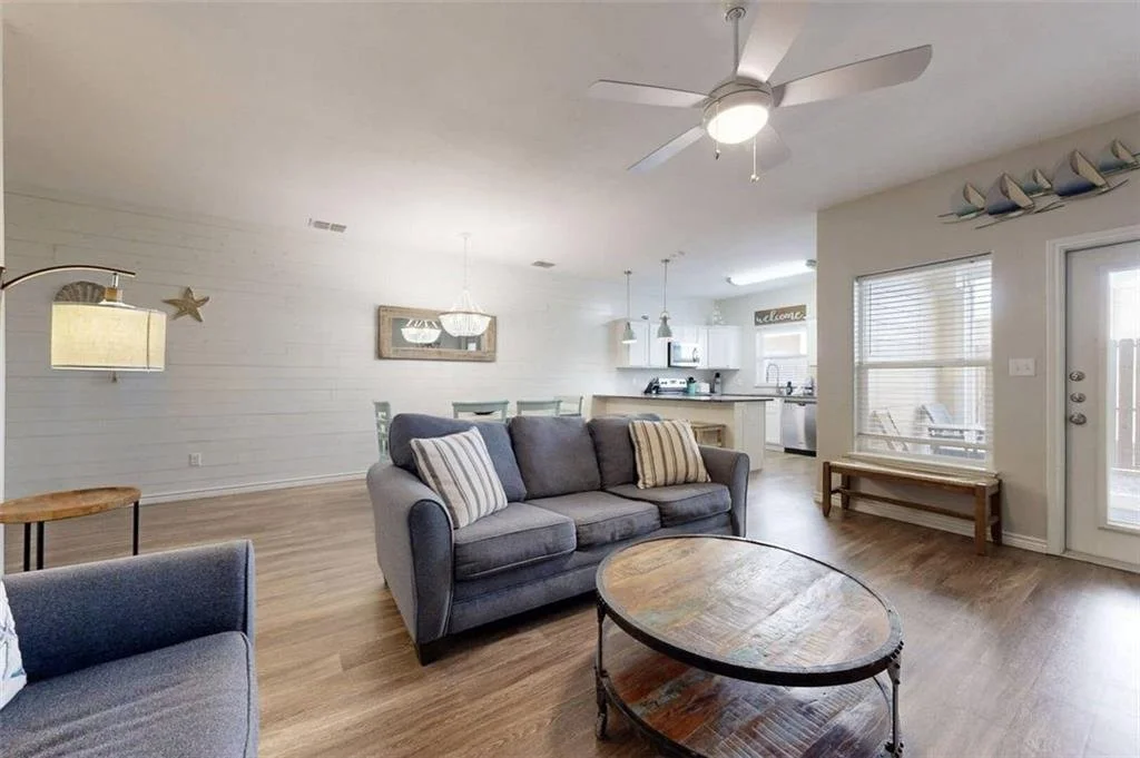 302 Beachside Townhomes 6.jpg