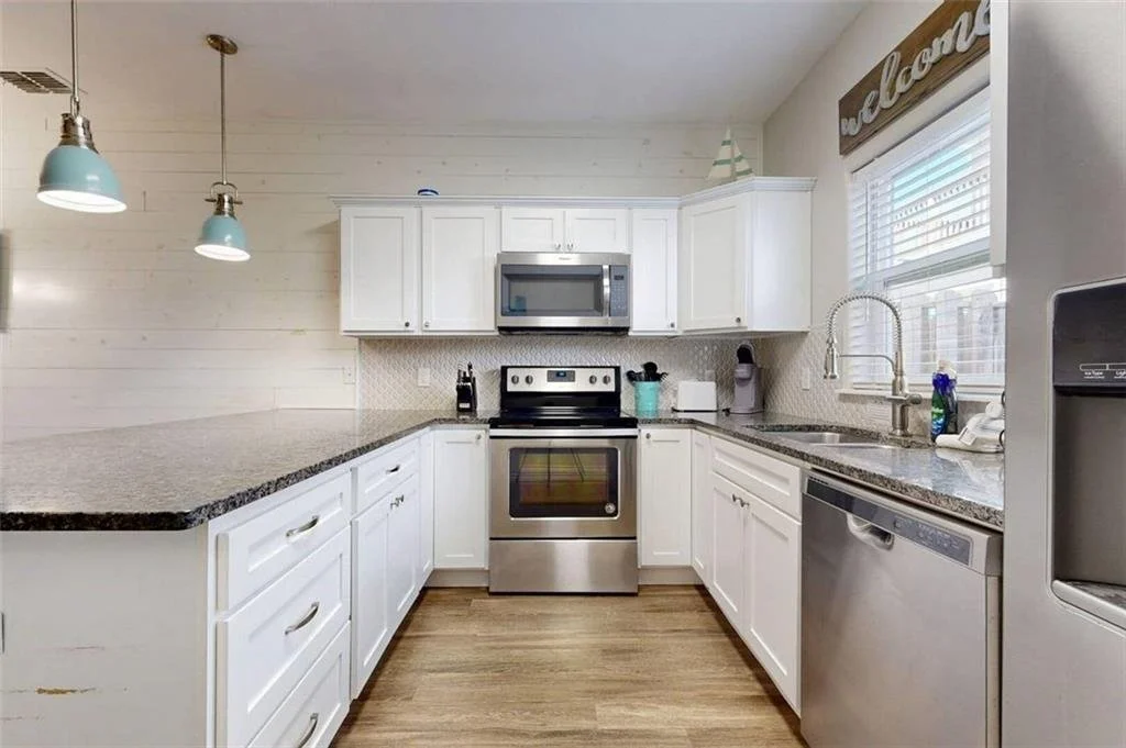 302 Beachside Townhomes 10.jpg