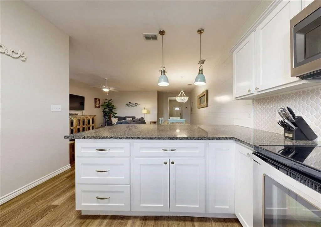 302 Beachside Townhomes 11.jpg